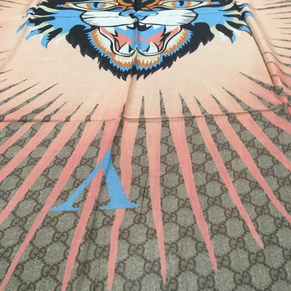 Gucci Scarf/Wrap - Picture 9 of 14